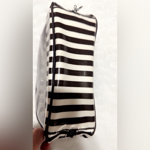 HENRI BENDEL BROWN & WHITE COSMETIC BAG & NEW DANGLE EARRINGS - Picture 6 of 6